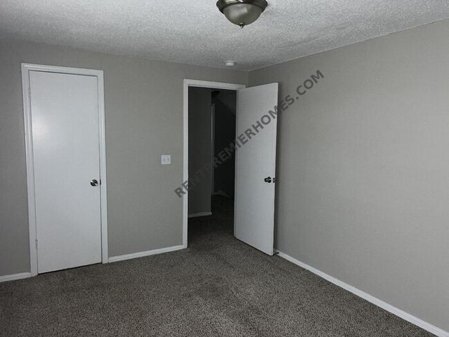 Building Photo - 981 NW 5th St. Moore, OK 73160