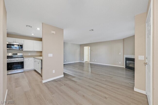 Building Photo - 350 S Durango Dr
