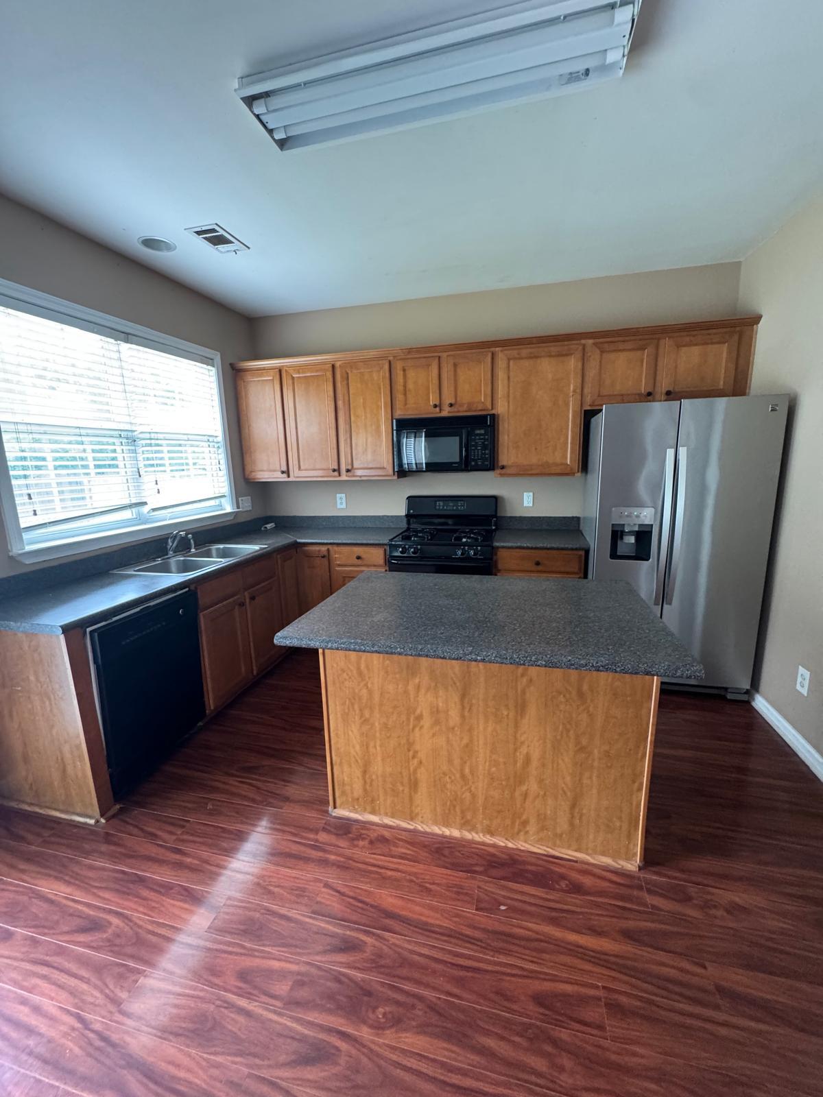 Building Photo - 2530 Sandown Ct