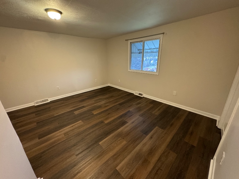 Building Photo - 416 Oak St