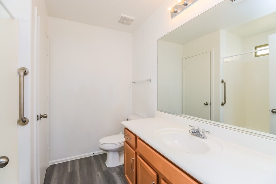 Building Photo - 1459 E Shari St