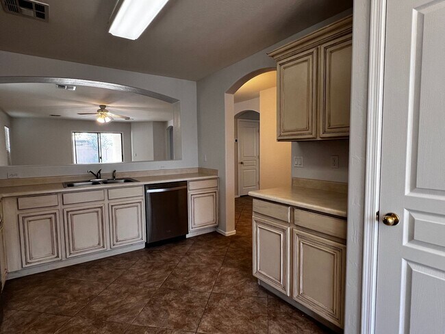 Building Photo - Gilbert 3 Bed and 2 Bath Home