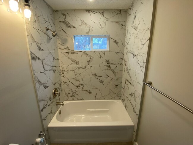 Building Photo - Fully Remodeled 3 Bedroom House!
