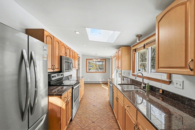 Building Photo - Beautiful 2 bed 2 bath single family home in Northville Twp.