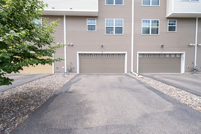 Building Photo - 9570 Jefferson Dr