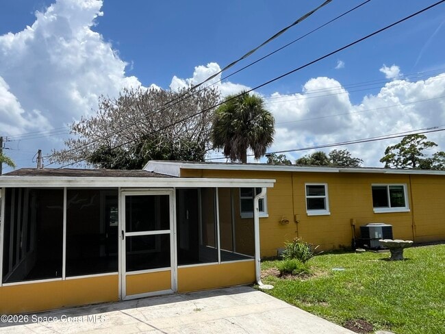 Building Photo - 801 Hampton Way