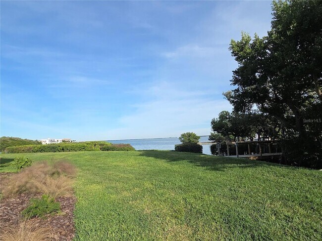 Primary Photo - 1515 Pinellas Bayway S