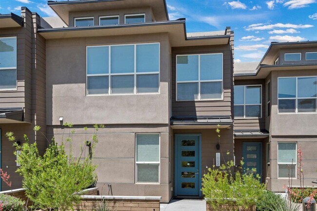 Building Photo - 1214 W 5th St