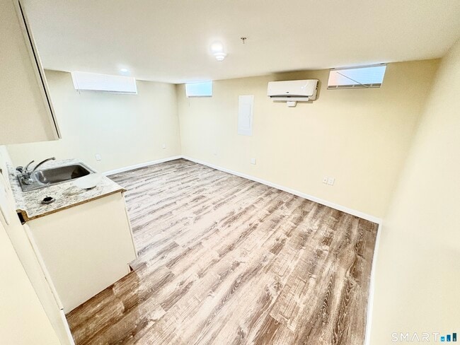 Building Photo - 135 W Main St