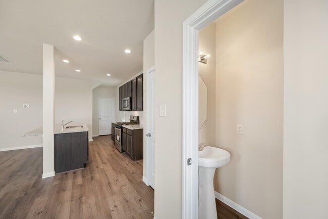 Building Photo - 3915 Deledda Dr