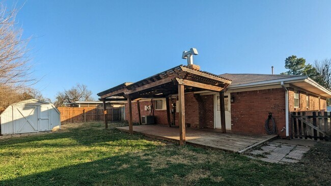 Building Photo - Spacious 4-Bed Home in Bethany with Solar Panels!