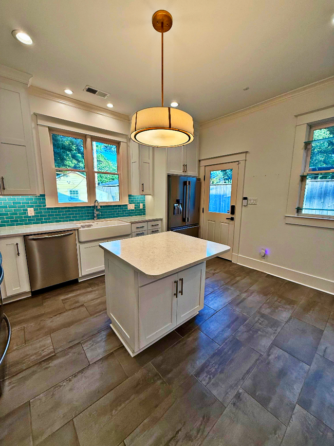 Building Photo - Beautifully Updated Historic Home in Midto...
