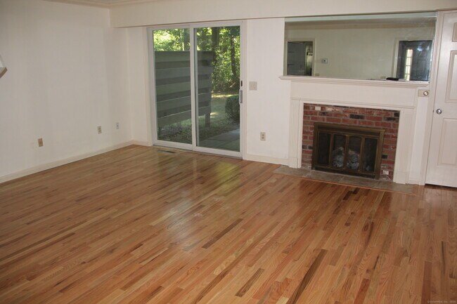 Building Photo - 45 Tunxis Village