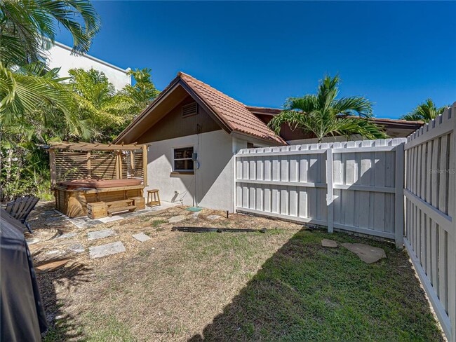 Building Photo - 7125 Shore Dr S