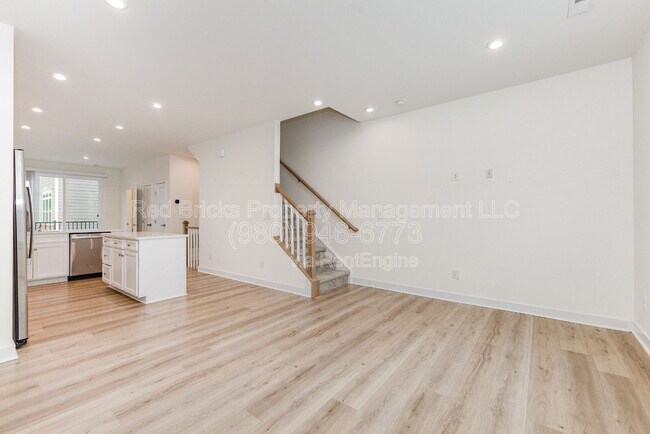 Building Photo - 6122 Cleburne Ct