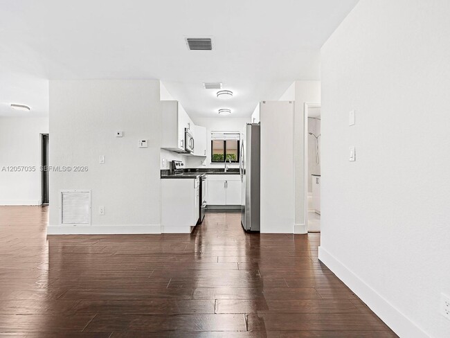 Building Photo - 16321 SW 96th Ave