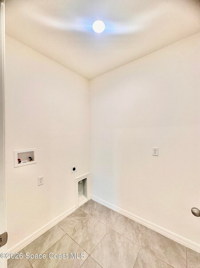 Building Photo - 919 Trinity St