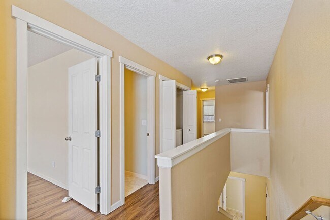 Building Photo - SPACIOUS LAYOUT! HARD SURFACE FLOORING, FE...