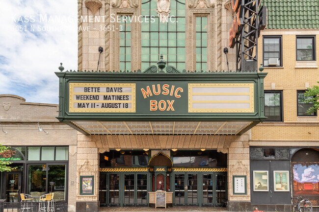 Building Photo - Newer Construction Prime Southport Corrido...