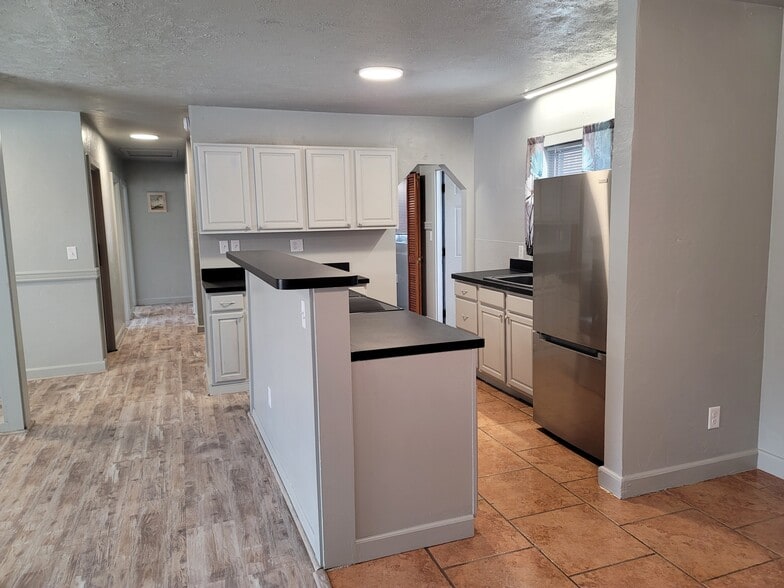 Building Photo - 5321 NE 29th St