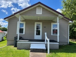 Building Photo - 2 Bedroom / 1 Bath Home Kingsport TN