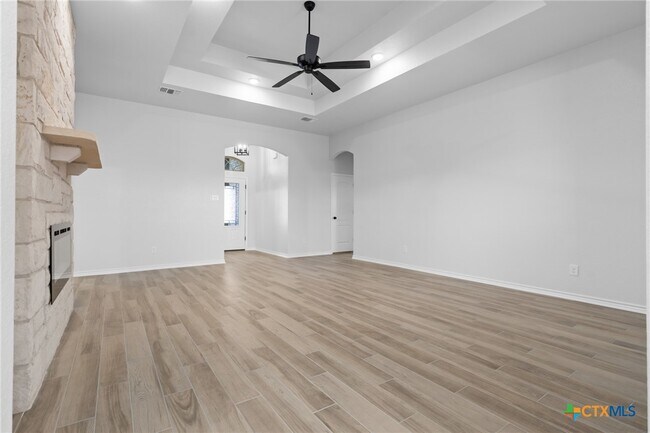 Building Photo - 507 Tooter St