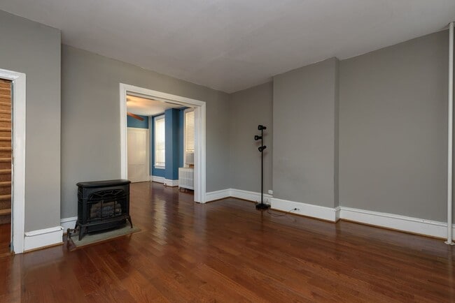 Building Photo - West Conshohocken 4 Bedroom 2 brick bath T...
