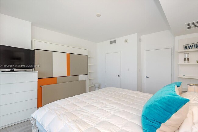 Building Photo - 253 NE 2nd St