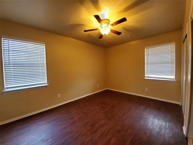 Building Photo - 824 Warren Way