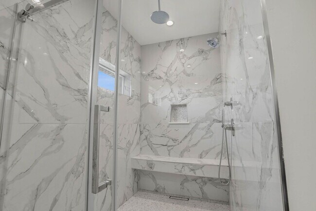 Building Photo - 1645 W Cabot St