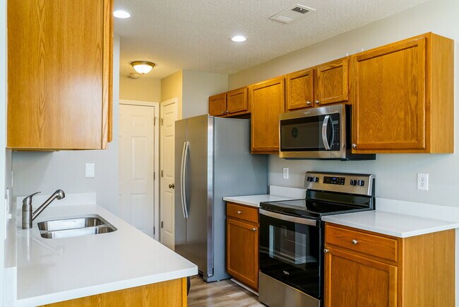 Building Photo - 8145 Wesley Farm Dr