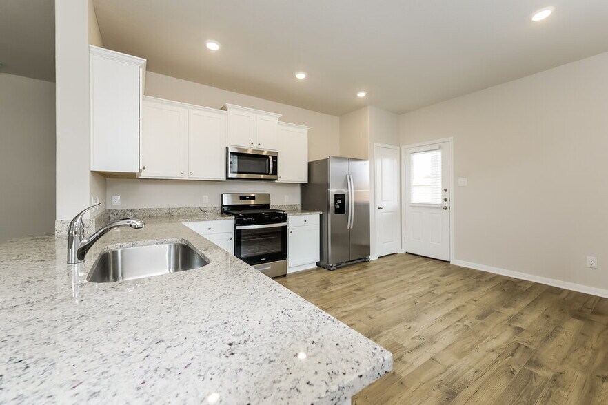Building Photo - 15663 Plum Brk Dr