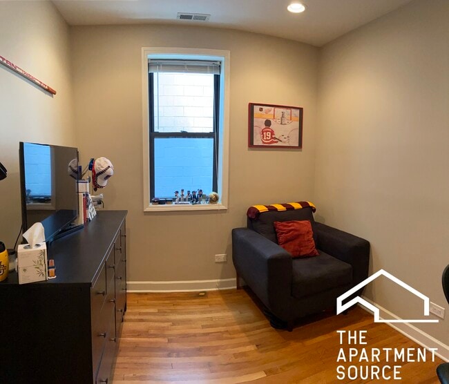 Building Photo - 1811 N Clybourn Ave