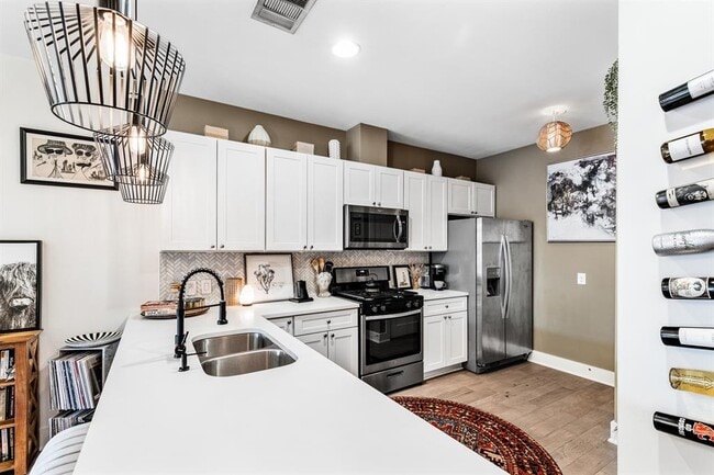 Building Photo - 908 Nueces St