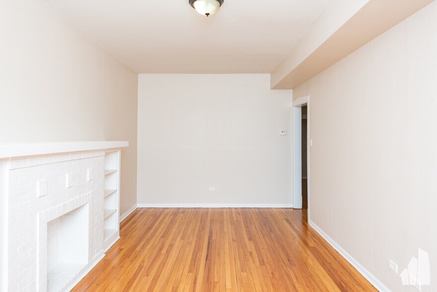 Building Photo - 3751 W Sunnyside Ave