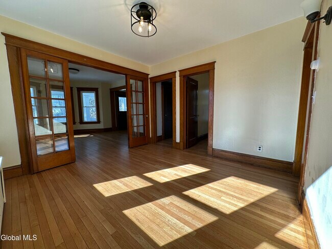 Building Photo - 65 Ten Eyck Ave