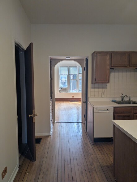 Building Photo - 1935 N Leavitt St