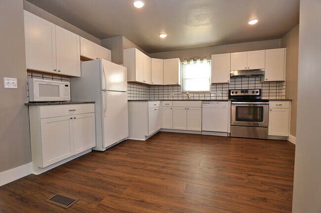 Building Photo - 1025 N 50th Ave