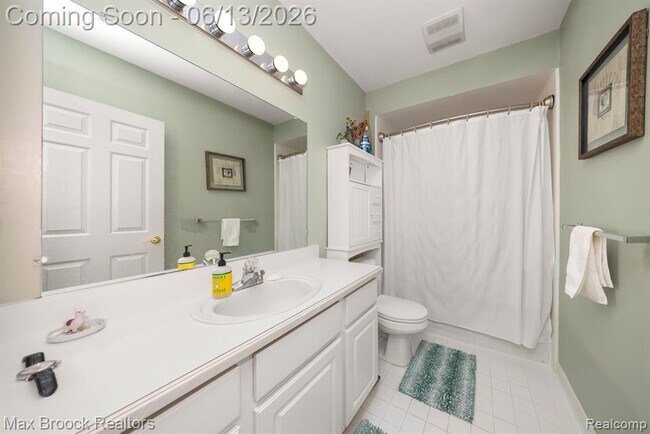 Building Photo - 160 Tiffany Ln Pvt