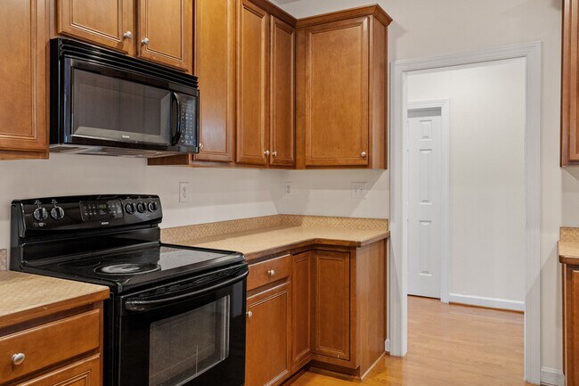 Building Photo - 8105 Satillo Ln