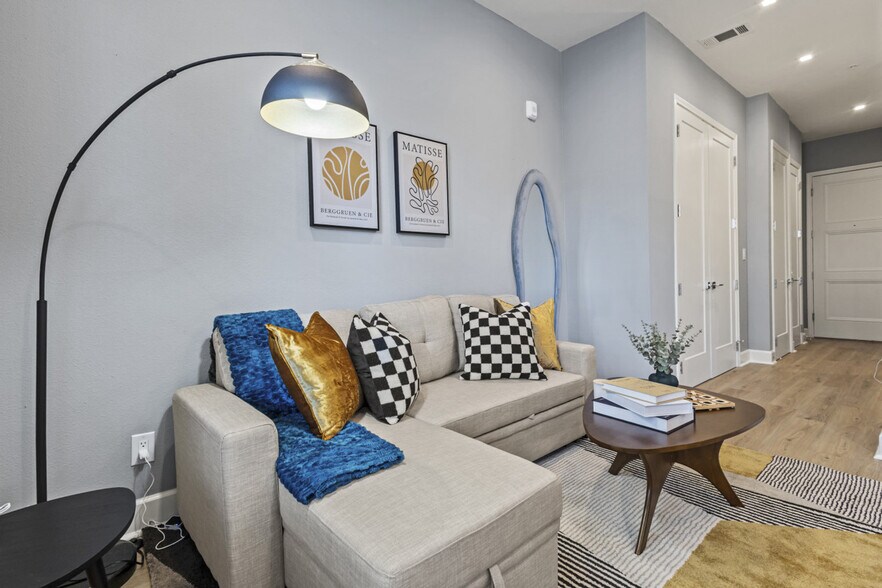 Building Photo - 1812 Hickory St