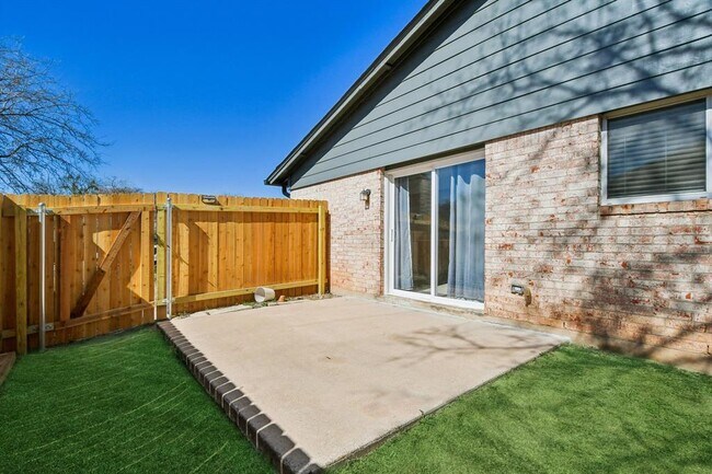 Building Photo - 9413 Quail Meadow Dr