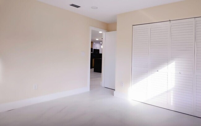 Building Photo - 11516 SW 54th St