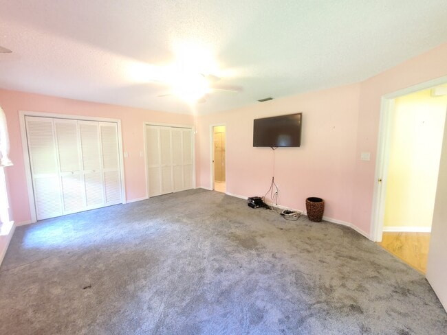 Building Photo - 11609 Parkview Ln