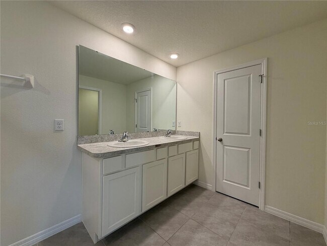 Building Photo - 12072 Downy Birch Dr