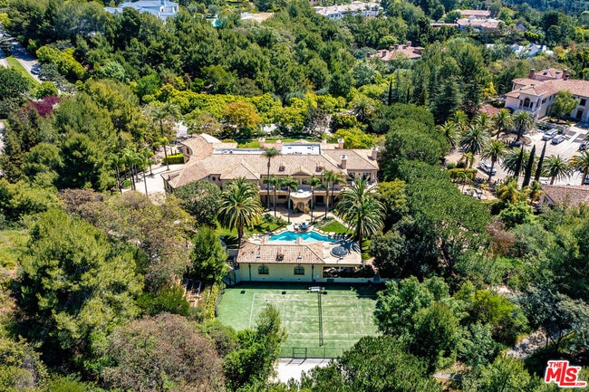 Building Photo - 70 Beverly Park St