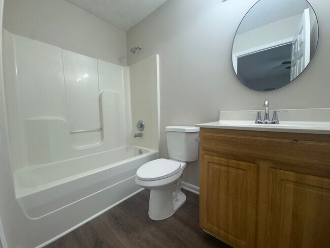 Building Photo - Newly Renovated 3BR 2BA home close to GM, ...