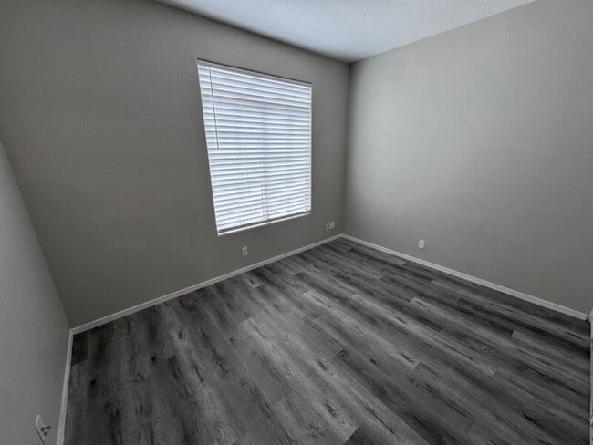 Building Photo - 2201 Ramsgate Dr