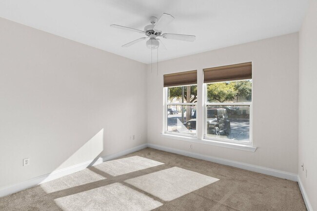 Building Photo - Upgraded First-Floor Condo in Old Bay Village – Located in Destin close to the Bay, Harbor and Be...