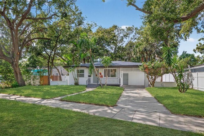 Primary Photo - 2710 Boca Ciega Dr N